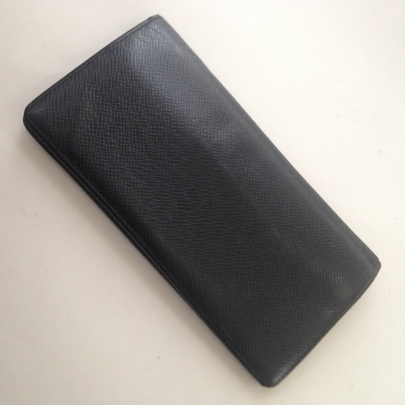 Louis Vuitton, Black Taiga Leather Zip Long Wallet - Picture 6 of 11